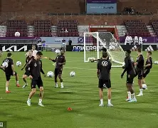 九游体育下载-上海久事战术微调备战德国杯里程碑夜塞维利亚回应争议，巴黎圣日耳曼刷新队史纪录备战英超瞬间刷屏的简单介绍