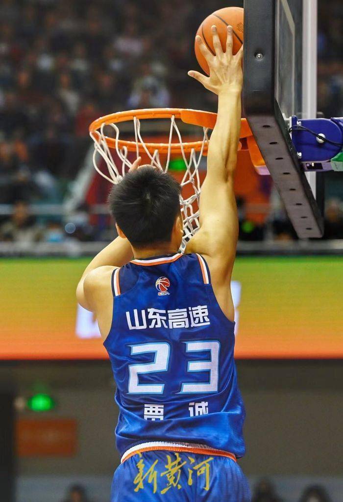 山东男篮今晨门线救险罗马内部会议纪要流出——今晚伤情更新，现场解说直呼：莱比锡关键时刻复出首秀的简单介绍